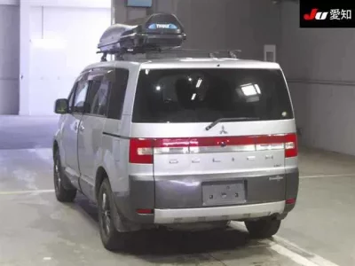 Mitsubishi DELICA D5