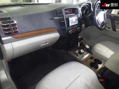 Mitsubishi PAJERO