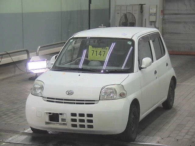 Daihatsu Esse