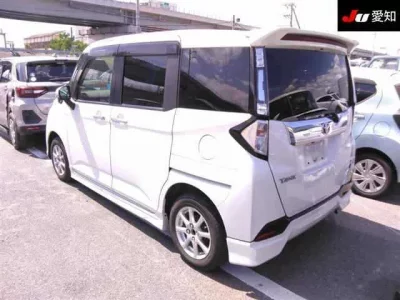 Toyota TANK