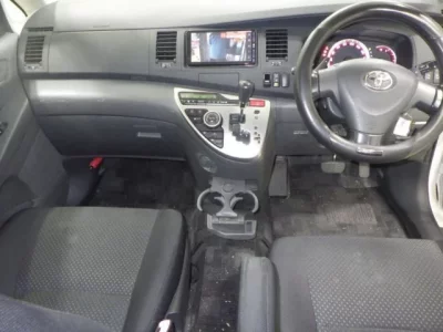Toyota ISIS