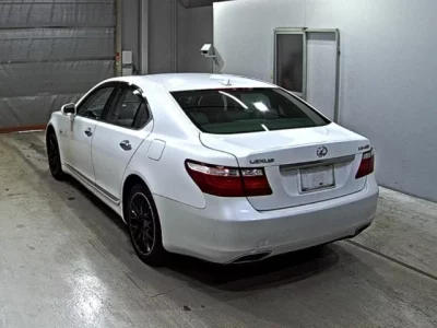Lexus LS