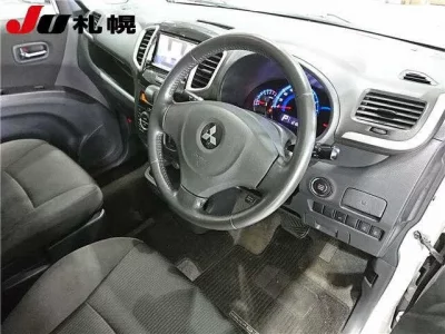 Mitsubishi DELICA D2