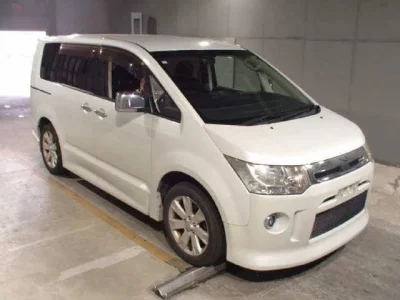Mitsubishi DELICA D5