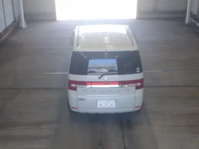 Mitsubishi DELICA D5