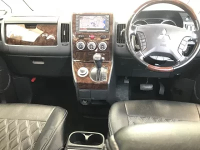 Mitsubishi DELICA D5