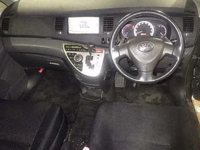 Toyota ISIS
