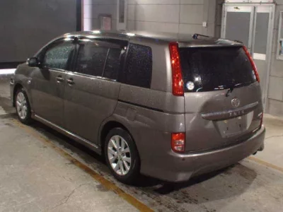 Toyota ISIS