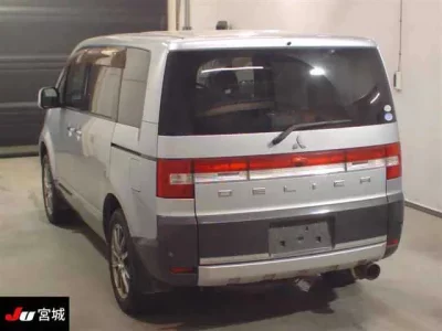 Mitsubishi DELICA D5