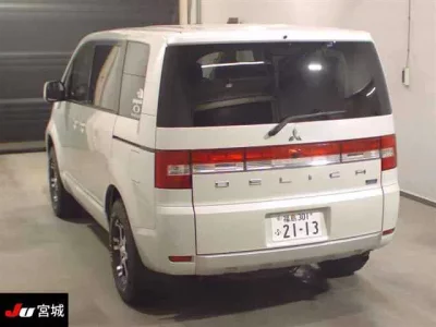Mitsubishi DELICA D5