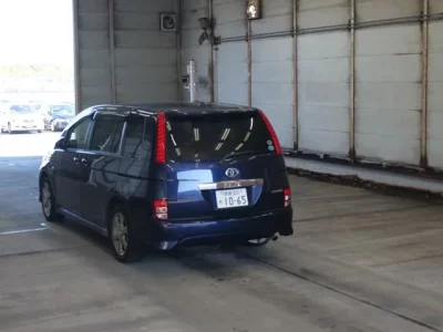 Toyota ISIS