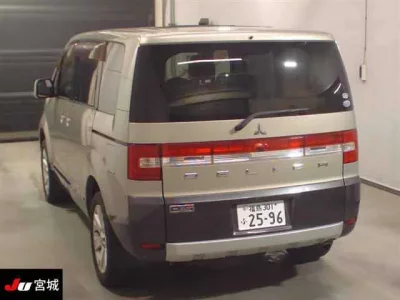 Mitsubishi DELICA D5