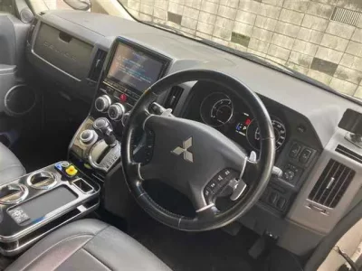Mitsubishi DELICA D5
