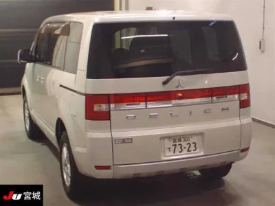 Mitsubishi DELICA D5