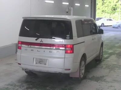 Mitsubishi DELICA D5