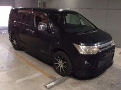 Mitsubishi DELICA D5