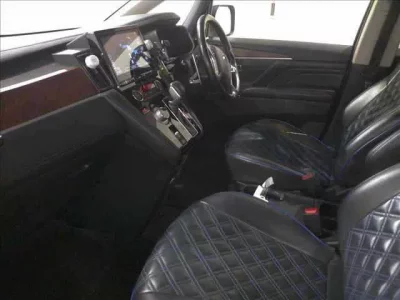 Mitsubishi DELICA D5