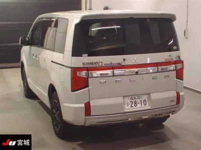 Mitsubishi DELICA D5