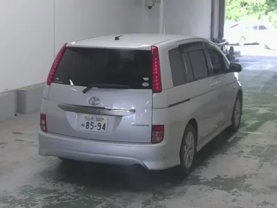Toyota ISIS