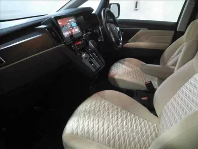 Mitsubishi DELICA D5