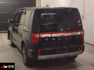Mitsubishi DELICA D5