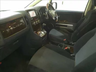 Mitsubishi DELICA D5