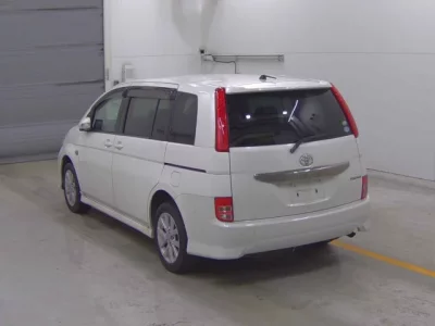Toyota ISIS