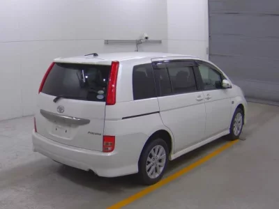 Toyota ISIS