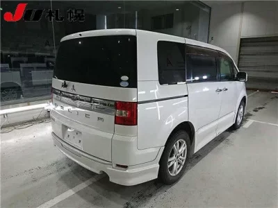 Mitsubishi DELICA D5
