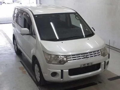 Mitsubishi DELICA D5