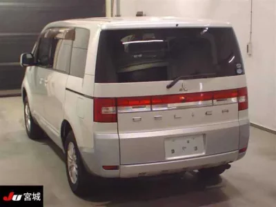 Mitsubishi DELICA D5