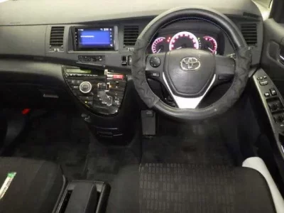 Toyota ISIS
