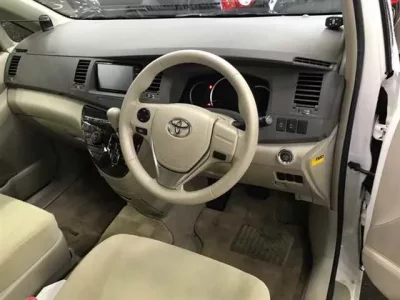 Toyota ISIS