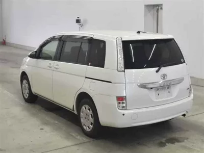 Toyota ISIS