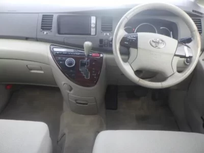 Toyota ISIS