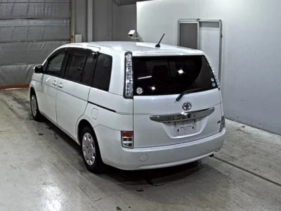 Toyota ISIS