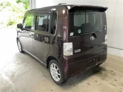 Toyota PIXIS SPACE