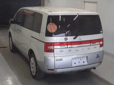 Mitsubishi DELICA D5
