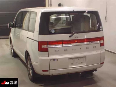 Mitsubishi DELICA D5