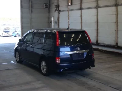 Toyota ISIS