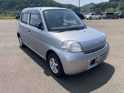Daihatsu Esse