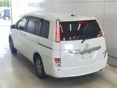 Toyota ISIS