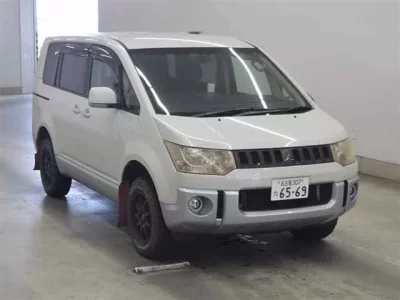 Mitsubishi DELICA D5