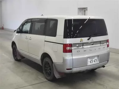 Mitsubishi DELICA D5