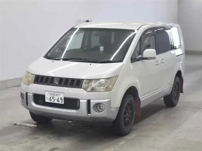 Mitsubishi DELICA D5