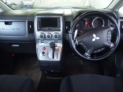 Mitsubishi DELICA D5