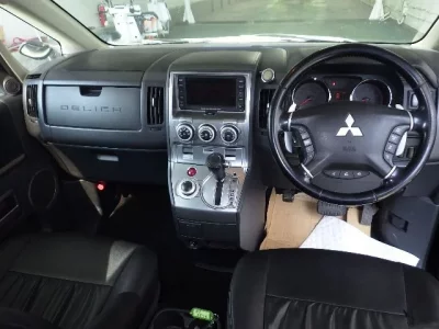 Mitsubishi DELICA D5