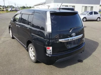 Toyota ISIS