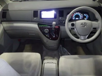 Toyota ISIS