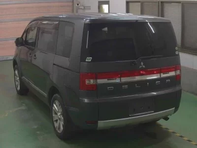 Mitsubishi DELICA D5